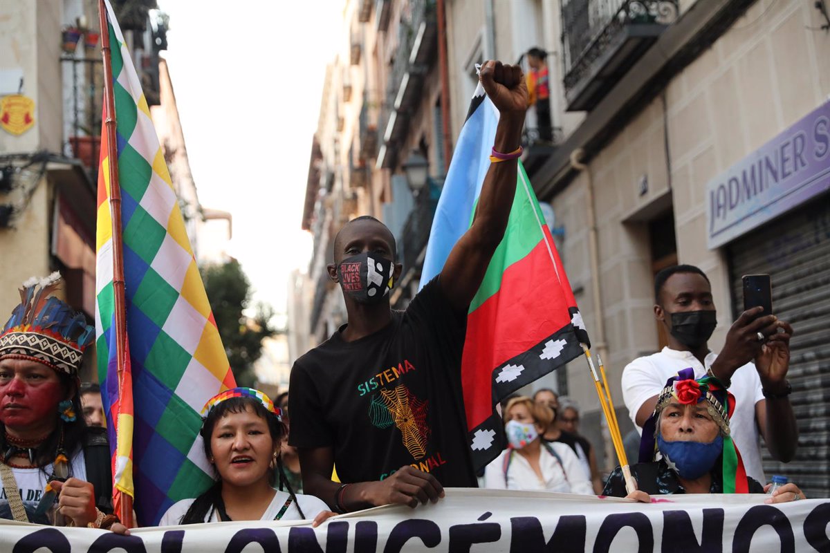 Unas 600 personas se manifiestan en Barcelona contra el Día de la