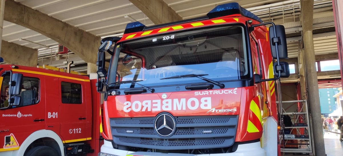 Bomberos de Logroño sofocan el incendio en una vivienda de la calle