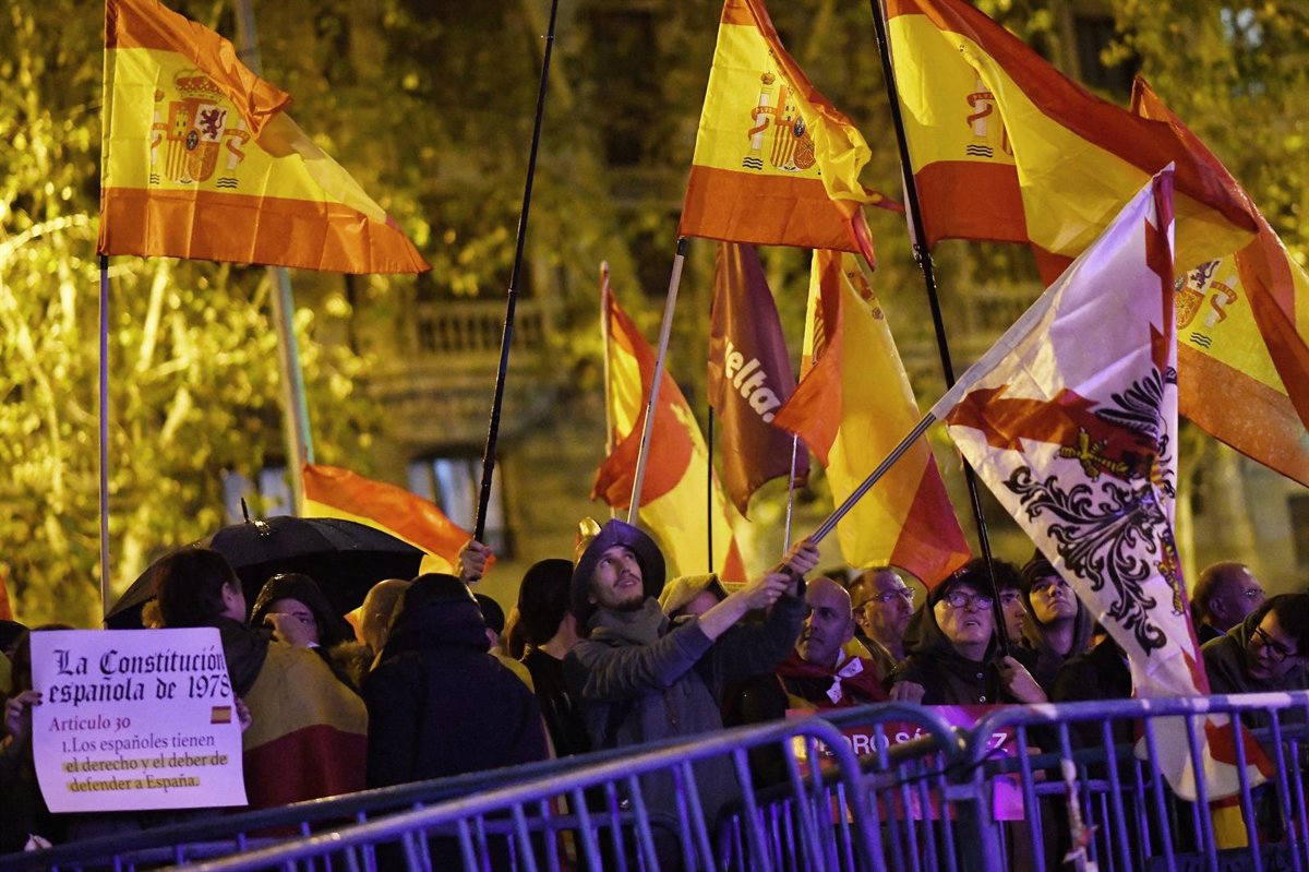 La Octava Noche De Protestas En Ferraz Se Salda Con Un Detenido Y Dos