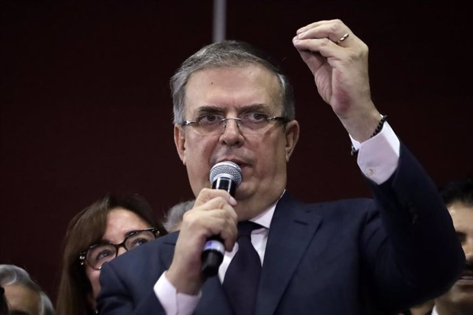 Marcelo Ebrard anuncia que continuará en Morena tras un acuerdo