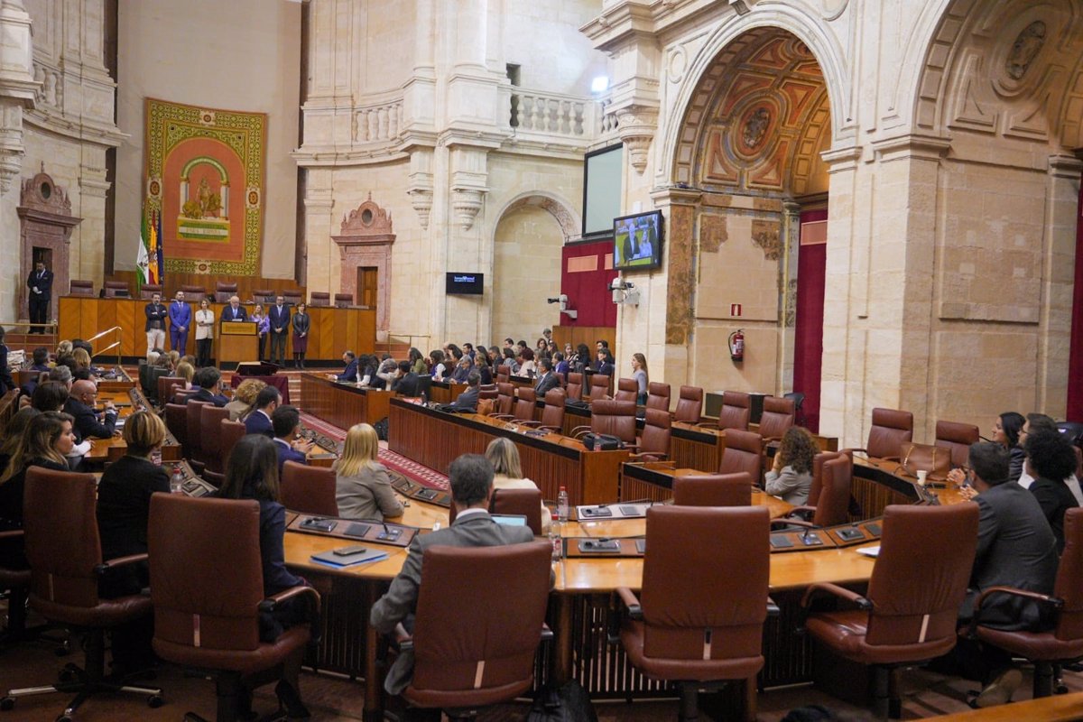 El Presidente Del Parlamento Andaluz Lee Un Manifiesto Contra La