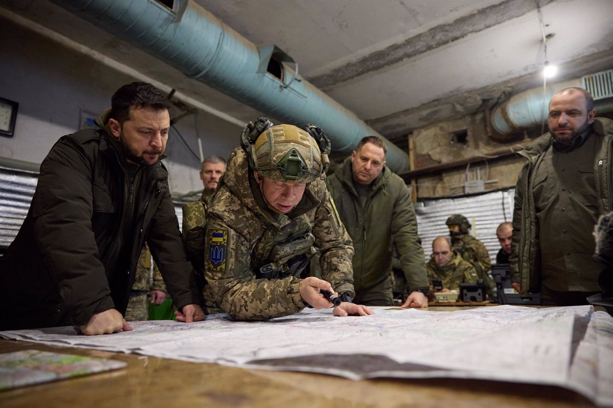 Ucrania Zelenski Visita A Las Tropas En La Localidad De Kupiansk