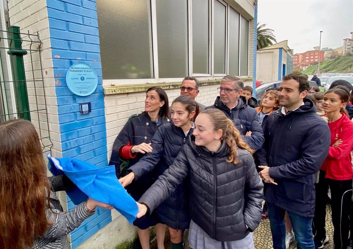 La Ruta Ilustres Santander Dedica Una Placa Al Buzo Alonso Gonz Lez