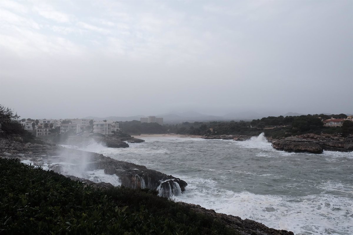 Viento Olas Y Nieblas Activan Los Avisos En Tres Provincias En Una