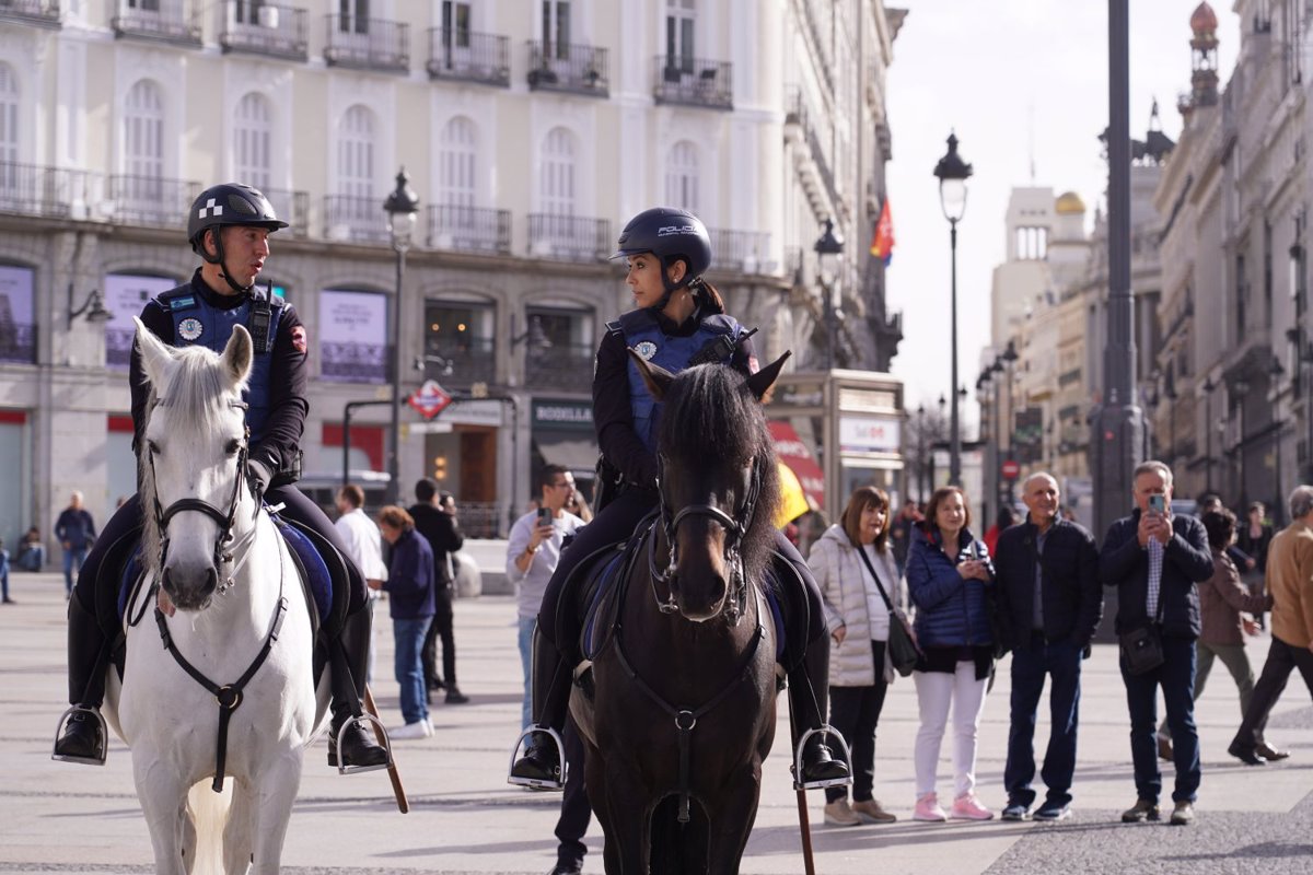 M S De Polic As Municipales Y Sanitarios Trabajar N En Al