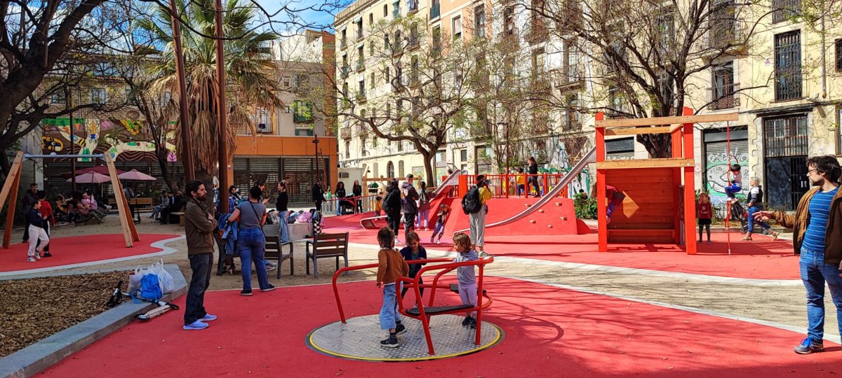 Ciutat Vella De Barcelona Estrena Un Nuevo Espacio De Juegos Infantiles