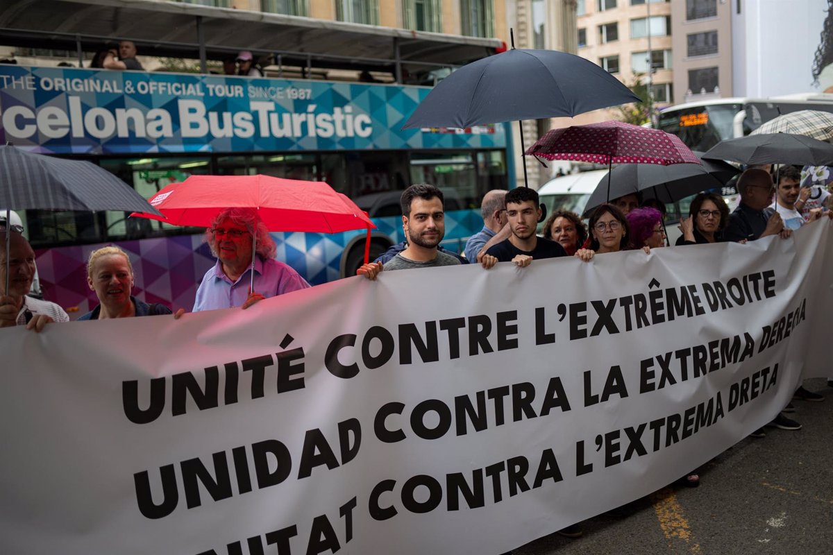 Francia Unos 70 Concentrados En Barcelona Contra La Extrema Derecha