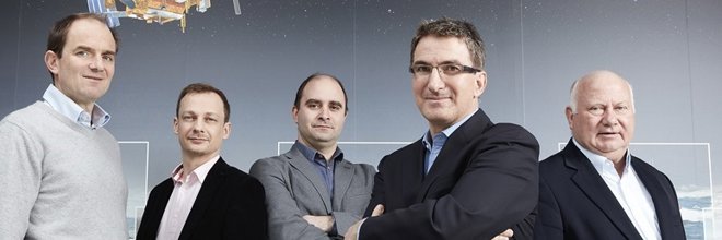 El ingeniero español José Ángel Ávila y su equipo