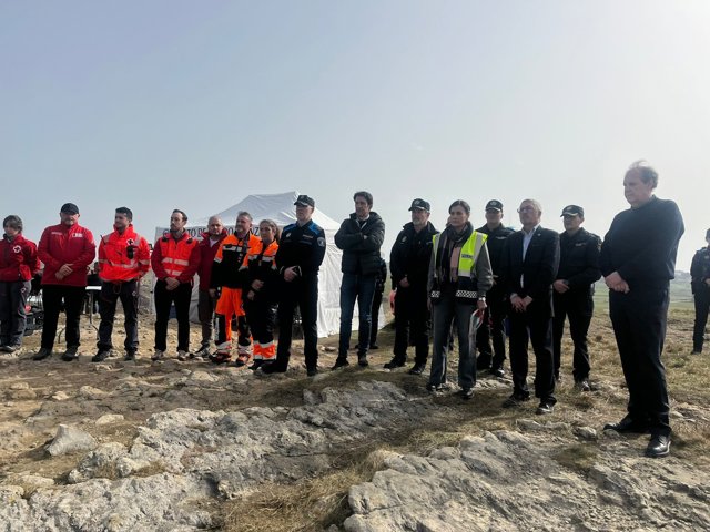 Decenas de personas se suman al minuto de silencio en Santander por las víctimas de El Bocal