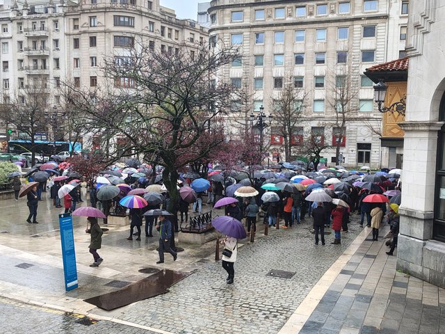 Alrededor de un centenar de personas se concentra en Santander contra la guerra en Oriente Medio