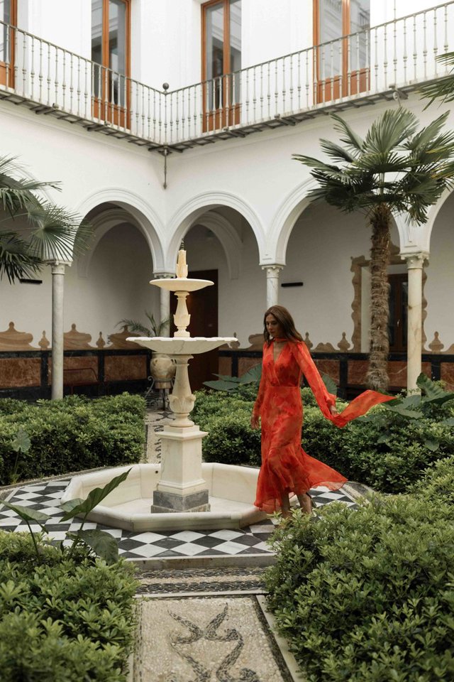 Lourdes Montes presenta la colección que dominará la primavera: "Al final, en cualquier evento acabas bailando"