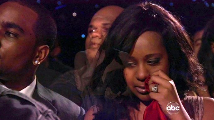 Bobbi Kristina, no pudo reprimir las lagrimas en un homenaje que se hizo a su madre durante los Billboard's en 2012