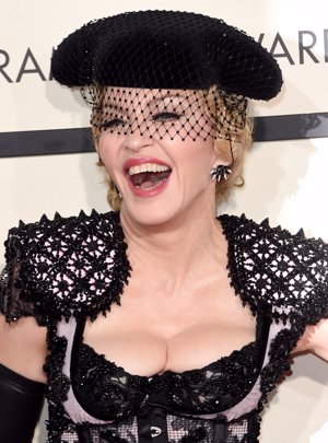 Madonna con un traje muy de torero