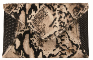 Cartera con estampado safari de MIBÜH