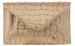 Cartera de mano en dorado de MIBÜH