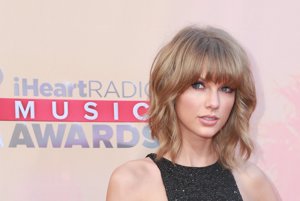 Swift presume de mirada y de pelo muy 'leona'