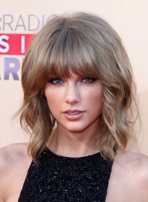 Sin duda, la artista tiene una mirada penetrante y casi felina