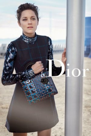 Marion Cotillard, una Lady Dior futurista