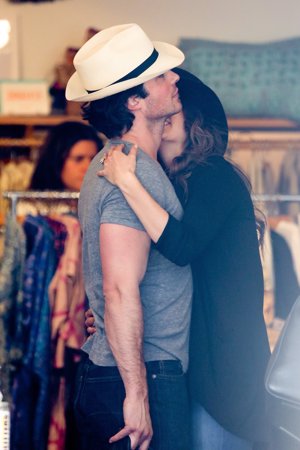 Ian Somerhalder y Nikki Reed pasean su amor por Los Ángeles