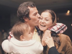 El matrimonio formado por Julio Iglesias e Isabel Preysler. Ella siempre está a la derecha