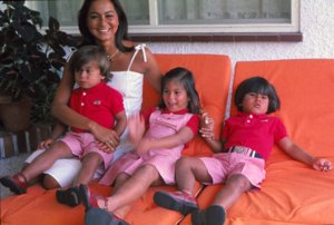 Isabel Preysler posa feliz con sus tres hijos mayores