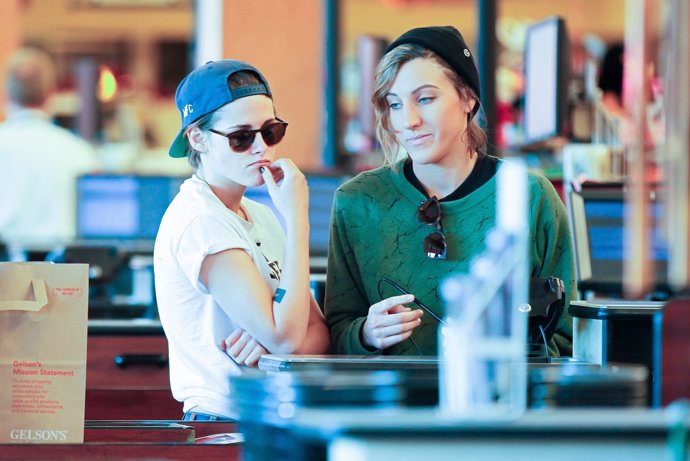 kristen con su amiga inseparable alice