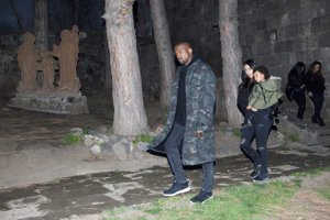 Las Kardashian desatan la locura en su visita a Armenia