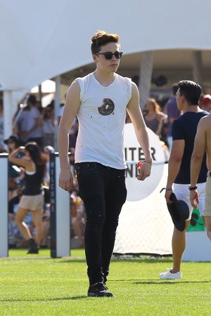 Brooklyn Beckham, el hijo de David y Victoria Beckham, tampoco ha querido perderse el festival que reúne a más celebrities del mundo