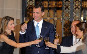 Letizia y Felipe brindan con el Presidente de México en 2008