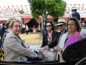 Gloria Camila y Desiré Cordero deslumbran en la Feria de Abril