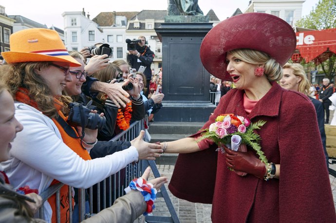 La Reina Máxima se da un baño de masas en el Día del Rey