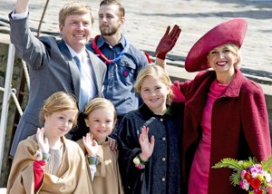 La reina Máxima y sus pequeñas deslumbran en el Día del Rey. Amelia, Alexia y Ariana vivieron los festejos del cumpleaños de su padre, el rey Guillermo