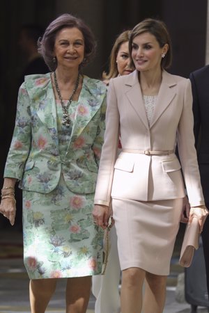 Letizia y Sofía, dos Reinas muy cómplices que comparten acto