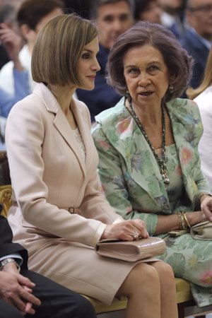 Letizia y Sofía, dos Reinas muy cómplices que comparten acto