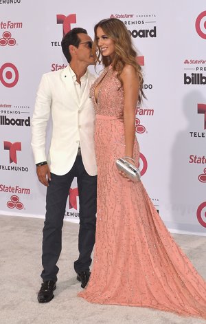 Marc Anthony y Shannon De Lima posan felices y enamorados en la alfombra de los Premios Billboard de la Música Latina