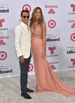 Marc Anthony y Shannon De Lima posan felices y enamorados en la alfombra de los Premios Billboard de la Música Latina