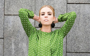 Camisa verde con topos blancos de Laga