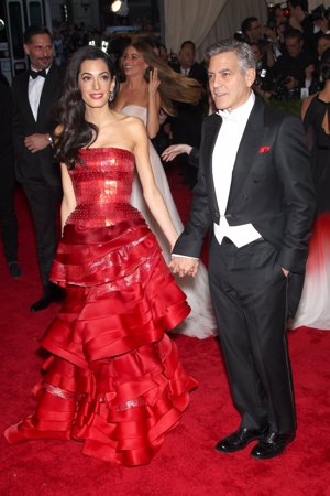 Amal y George Clooney en la Gala Met