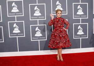 Adele y sus curvas posando de lo más elegante