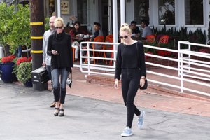 Melanie Griffith recibe el apoyo de su hija, Stella del Carmen