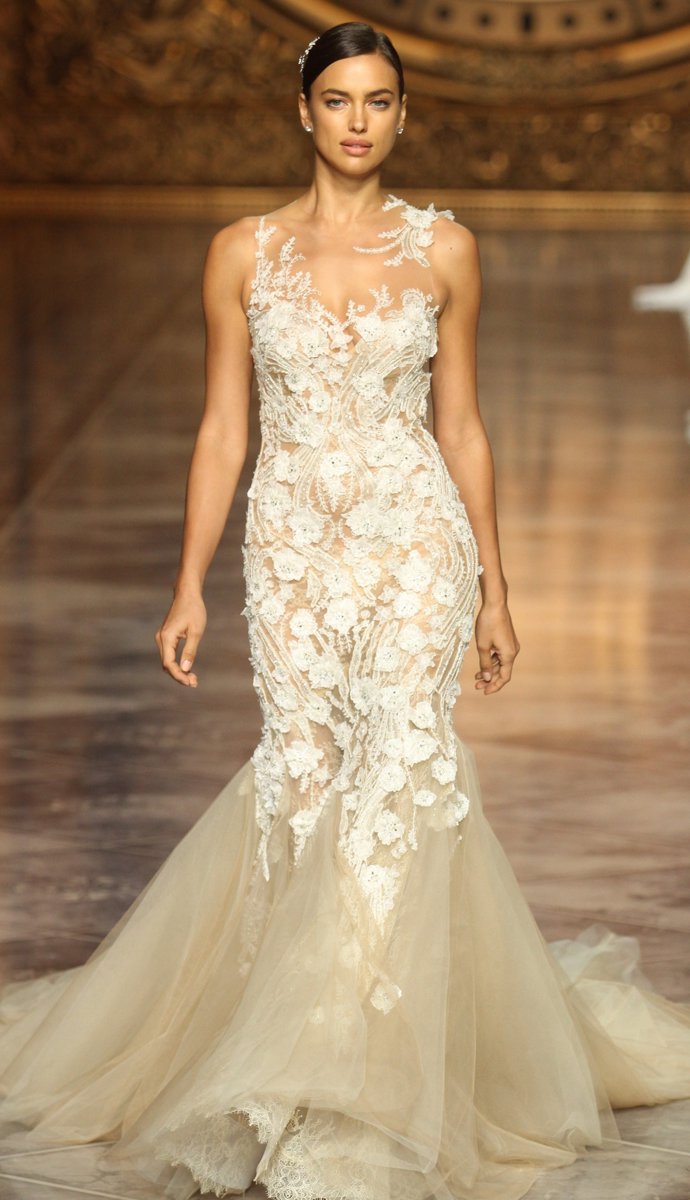 IRINA SHAYK EN PRONOVIAS BARCELONA 