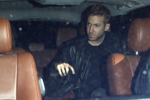 Taylor Swift, una fan más en una actuación de su novio, Calvin Harris