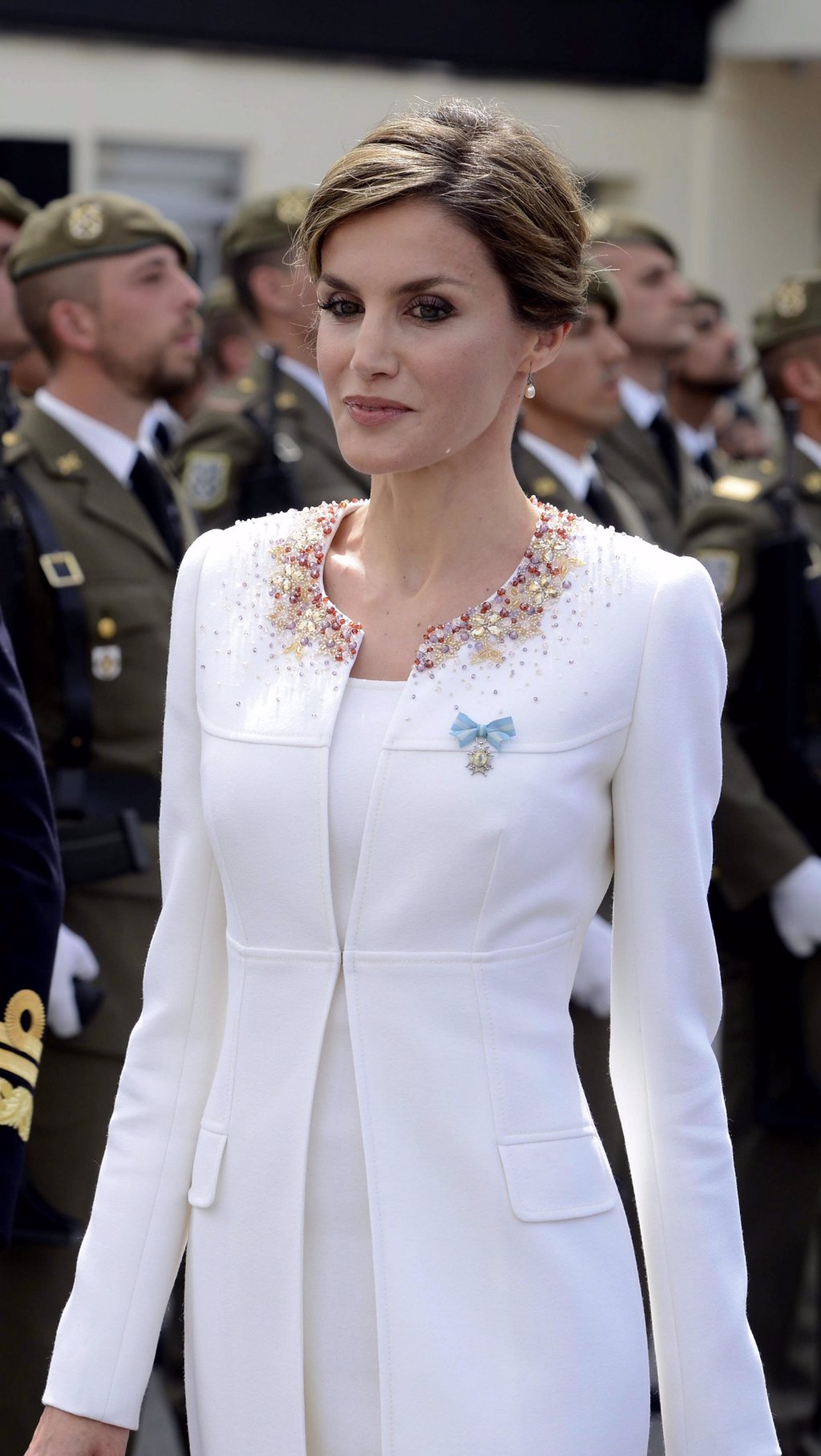 Letizia Da Una Vuelta A La Tradición Y Luce Su Look De La Proclamación