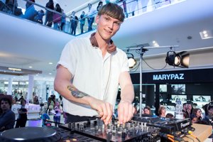 Jesús Castro y Bimba Bosé se convierten por un día en 'personal shopper'