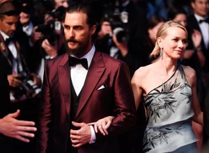 Naomi Watts junto a Matthew McConaughey