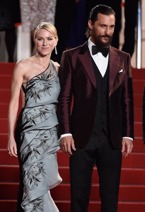Naomi Watts junto a Matthew McConaughey