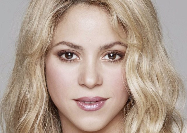primer plano de Shakira con la misma cara que su hijo Milan Piqué Mebarak