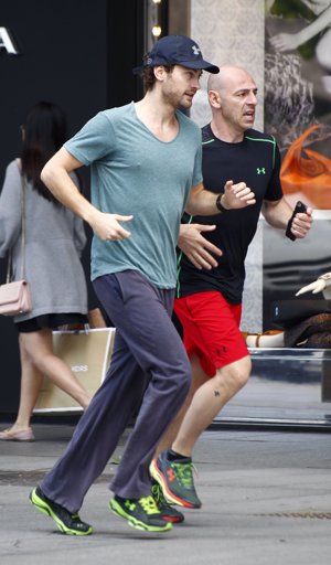 Peter Vives se pone en forma con el entrenador de las celebrities