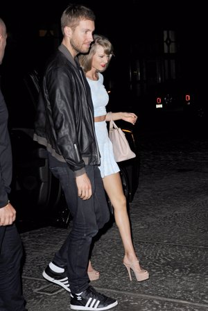 Taylor Swift Calvin Harris pasean de la mano