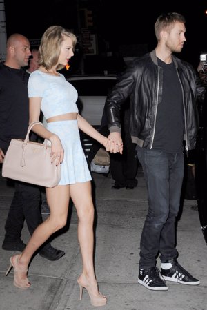 Taylor Swift Calvin Harris pasean de la mano